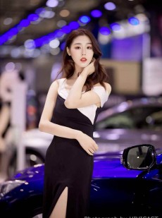 车展辣妹身姿曼妙性感美女图片