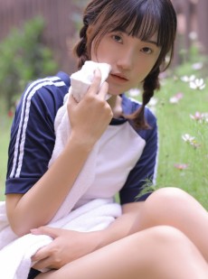 妙龄少女长腿笔直阳光写真