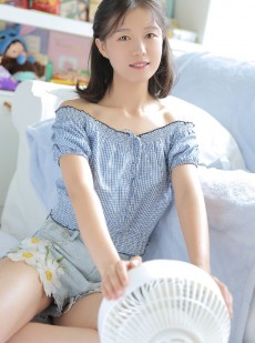 可爱甜美笑容清秀女孩性感美腿私房写真