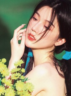 性感美人香肩惹火文艺写真