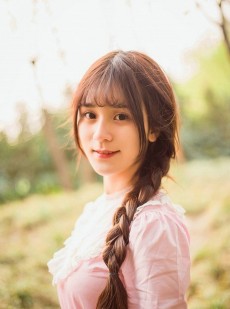 麻花辫小姐姐漂亮脸蛋精选图片