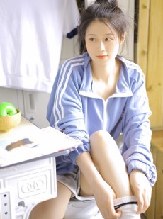 马尾辫美女休闲运动服教室写真
