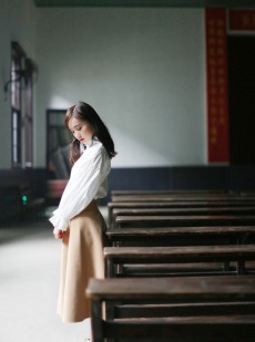 校园文艺女神气质清新教室私拍