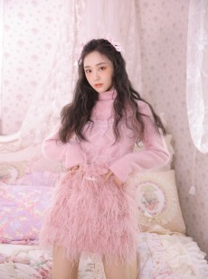 粉嫩小妹波浪卷发浪漫优雅图片