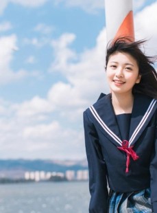 水手服美女治愈系笑容个人写真