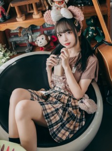街拍短裙美女萝莉修长美腿写真
