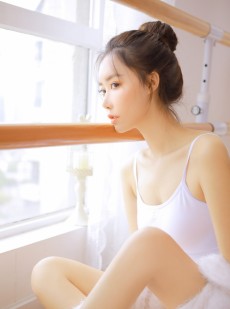 芭蕾舞美女光滑牛奶肌私房写真
