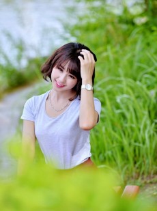 街拍超短裙小姐姐修长美腿写真