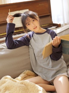 单马尾美女白皙大长腿私房写真