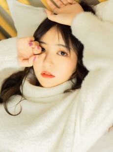 毛衣美女长发披肩温婉动人美图