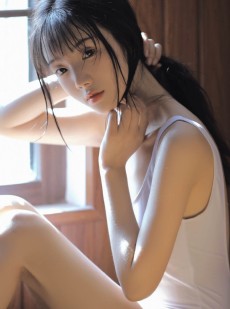 细腰美眉性感露背装身材纤细窈窕私拍