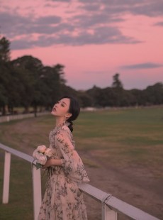 复古风优雅美女飘逸碎花裙私拍