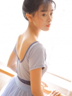 阳光下的舞蹈美女优雅动人写真