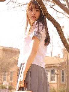 制服美女校花甜美迷人笑容写真