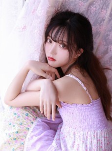 大眼美女眼神干净澄澈撩人艺术写真