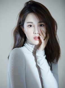 美女御姐漂亮脸蛋唯美逆光摄影