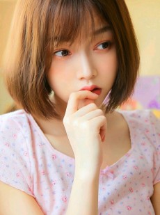 童颜萝莉齐肩短发乖巧文静写真