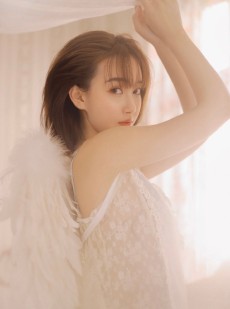 蕾丝美女肌肤雪白撩人写真集