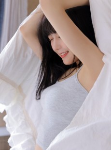 高甜少女香肩雪白莹润私房写真