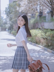 粉嫩小女生校园清纯写真照片