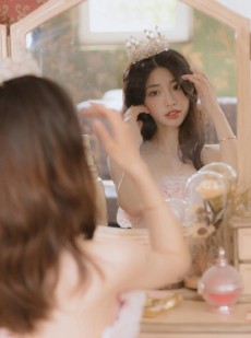 温柔小姐姐拖地长裙唯美梦幻图片