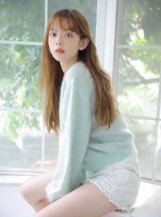 羊毛卷美眉清新秀气妹子图