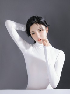 连体衣美女白皙大长腿艺术写真