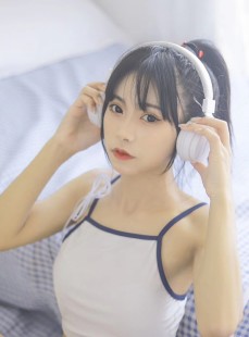 白嫩肌肤美女小蛮腰大长腿写真