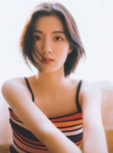 短发美眉吊带热裤清新可人套图